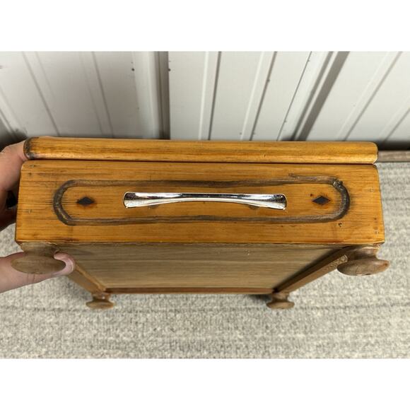 Beautiful Hand Carved Folk Art Box W Signed Painting On Inside- Kudu, Elk ? - Picture 7 of 13